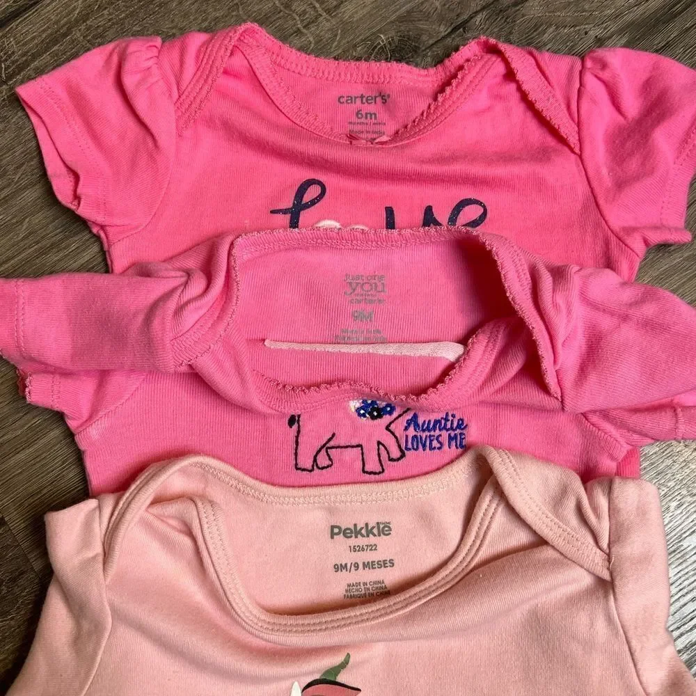 Set of 3 baby bodysuits size 6 and 9 months